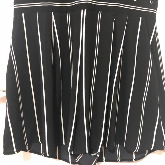 Xhilaration V-Neck Wrap Striped Shorts Romper NWOT - Picture 5 of 6